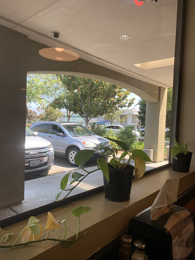 Pizza Restaurant «Round Table Pizza», reviews and photos, 3331 Solano Ave, Napa, CA 94558, USA