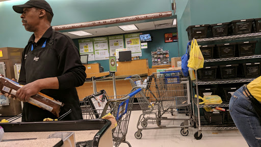 Grocery Store «Kroger», reviews and photos, 3838 Richfield Rd, Flint, MI 48506, USA