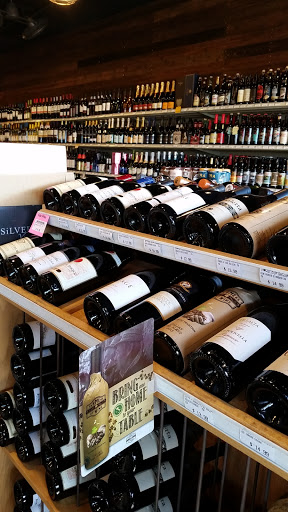 Liquor Store «Liquor Barrel 7th Street», reviews and photos, 665 7th St W, St Paul, MN 55102, USA