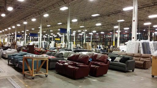 Furniture Store «Raymour & Flanigan Furniture Distribution Warehouse», reviews and photos, 61 Chapel Rd, Manchester, CT 06042, USA