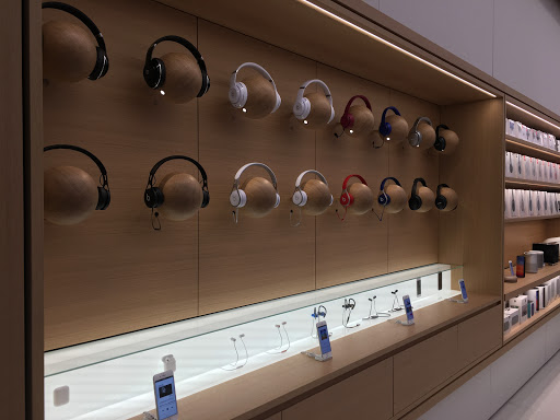 Computer Store «Apple Northbrook», reviews and photos, 1310 Northbrook Ct, Northbrook, IL 60062, USA