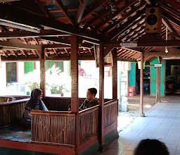 Warung Lesehan Ayam Goreng Pak Sholeh photo