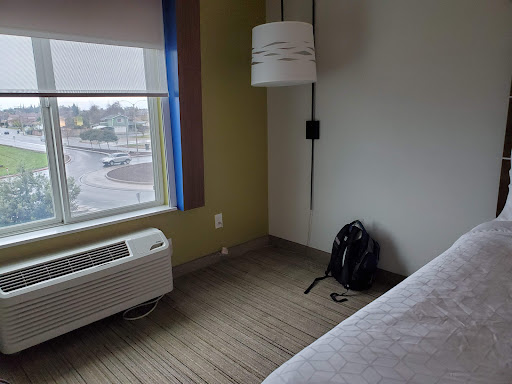 Holiday Inn Express & Suites Porterville, an IHG Hotel image