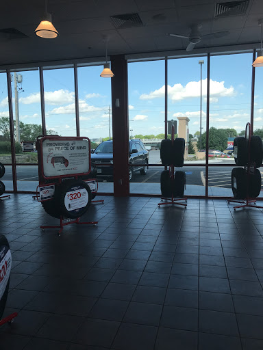 Tire Shop «Discount Tire Store - Urbandale, IA», reviews and photos, 4300 Merle Hay Rd, Des Moines, IA 50310, USA