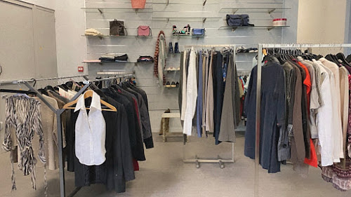 Magasin de vêtements La petite boutique solidaire Grenoble