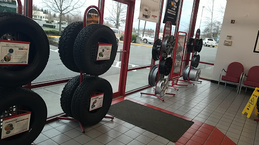 Tire Shop «Discount Tire Store - Everett, WA», reviews and photos, 8125 Evergreen Way, Everett, WA 98203, USA
