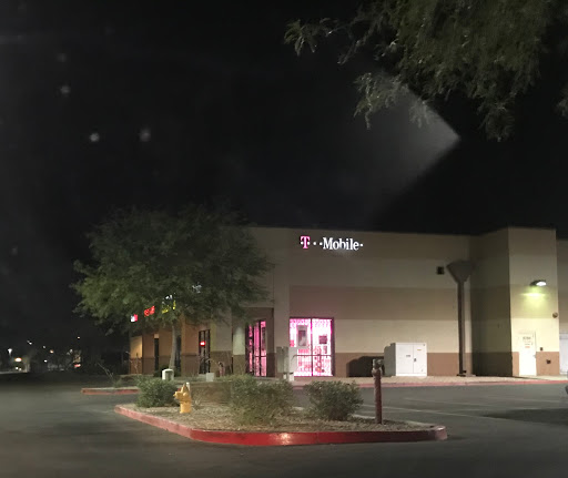 Cell Phone Store «T-Mobile», reviews and photos, 9284 W Northern Ave Suite 105, Glendale, AZ 85305, USA