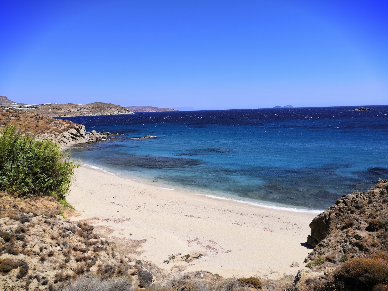 Foto de Karapetis Beach con arena beige superficie