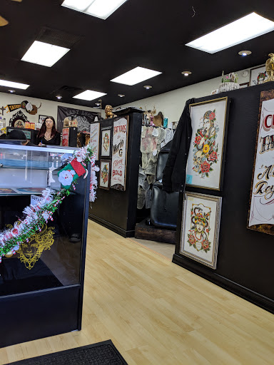 Tattoo Shop «Lady Luck Tattoo Gallery», reviews and photos, 961 E Guadalupe Rd, Tempe, AZ 85283, USA