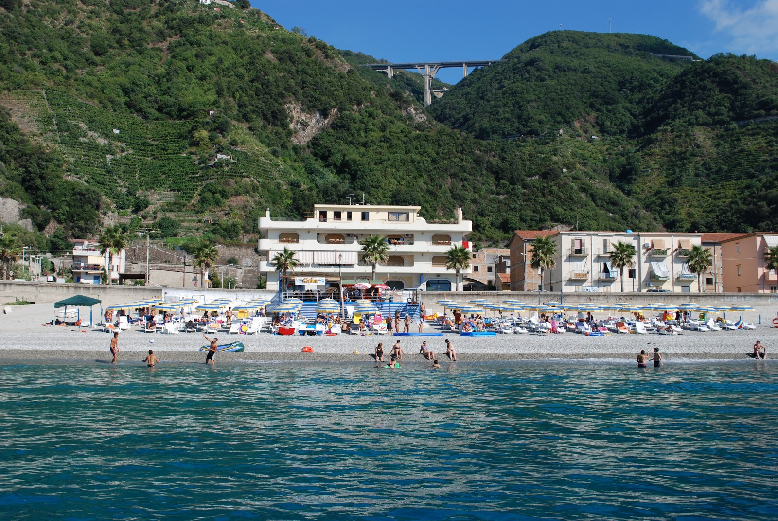 Photo de Favazzina Beach et ses beaux paysages