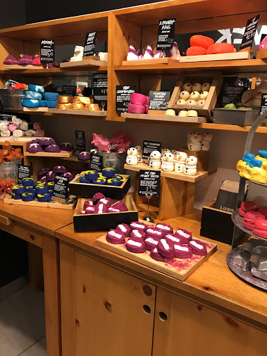 Cosmetics Store «Lush Cosmetics», reviews and photos, 316 King St B, Charleston, SC 29401, USA