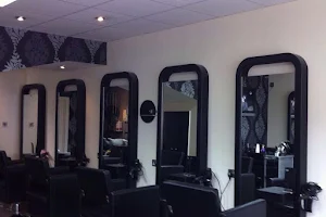 Exphairteze Hairdressers image