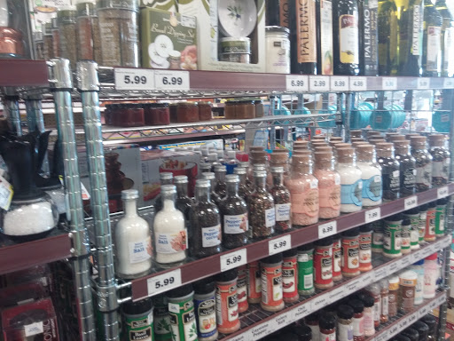 Kitchen Supply Store «Kitchen Collection», reviews and photos, 120 Tanger Dr, Williamsburg, IA 52361, USA