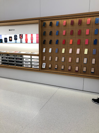 Computer Store «Apple Montgomery Mall», reviews and photos, 7101 Democracy Blvd, Bethesda, MD 20817, USA