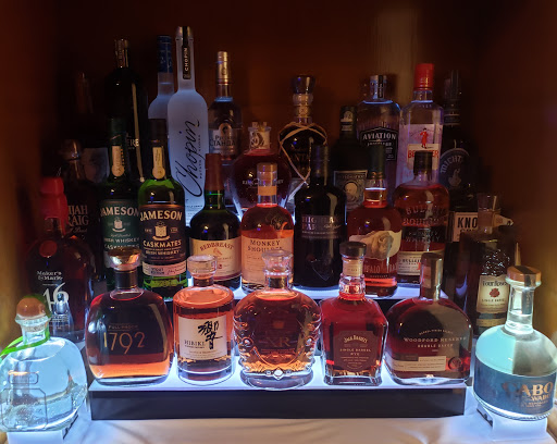 Beer Store «Vans Liquor Store», reviews and photos, 470 Sinsinawa Ave, East Dubuque, IL 61025, USA