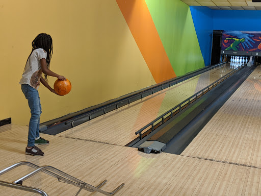 Bowling Alley «Plum Hollow Lanes», reviews and photos, 21900 W Nine Mile Rd, Southfield, MI 48075, USA