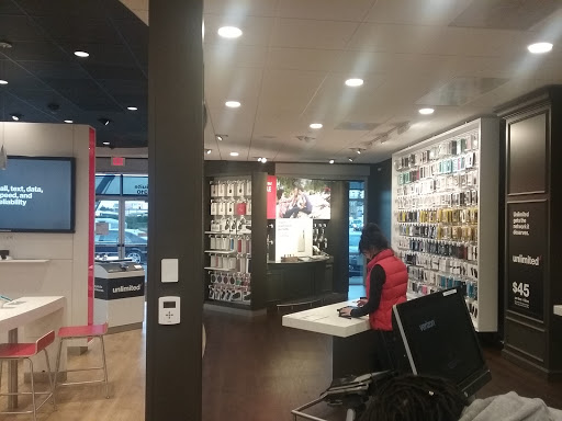 Cell Phone Store «Verizon», reviews and photos, 5700 100th St SW Ste 310, Lakewood, WA 98499, USA