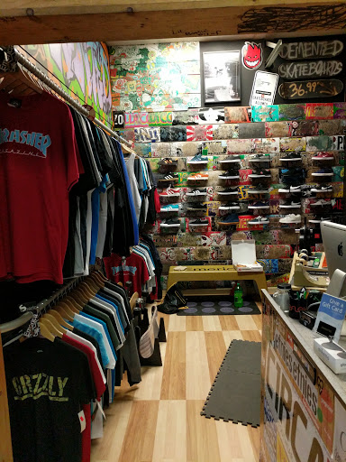Skateboard Shop «Demented Skate Shop», reviews and photos, 5617 Liberty Fairfield Rd #1, Liberty Township, OH 45011, USA