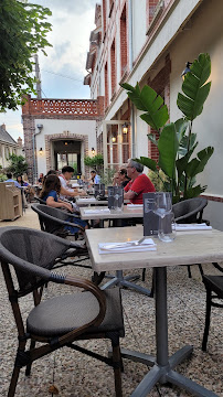 Atmosphère du Restaurant Café de la Paix à Bourron-Marlotte - n°18