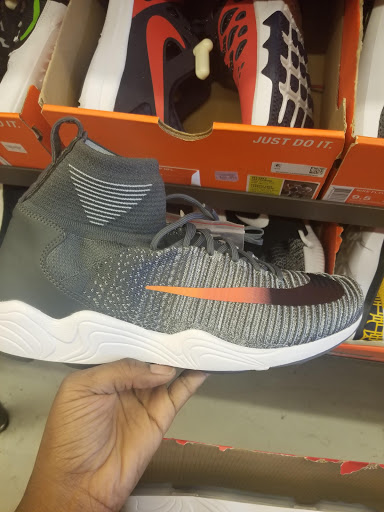 Clothing Store «Nike Clearance Store», reviews and photos, 4099 S Plaza Dr, Memphis, TN 38116, USA