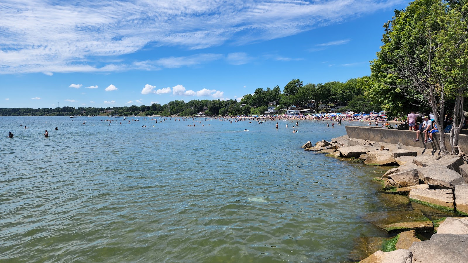 Foto van Port Dover Beach met hoog niveau van netheid