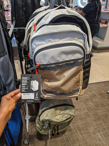 Department Store «Nordstrom Rack Chestnut Street», reviews and photos, 1700 Chestnut St, Philadelphia, PA 19103, USA