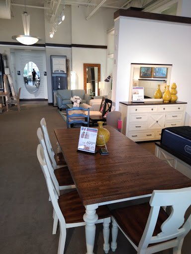 Furniture Store «Rooms To Go Furniture Store - Port Richey», reviews and photos, 9500 Scenic Dr, Port Richey, FL 34668, USA