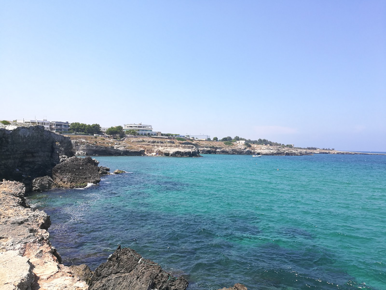 Φωτογραφία του Cala Corvino beach με μικροί και πολλοί κόλποι