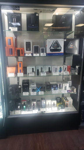 Tobacco Shop «BDT Smoke Shops», reviews and photos, 21640 John R Rd, Hazel Park, MI 48030, USA