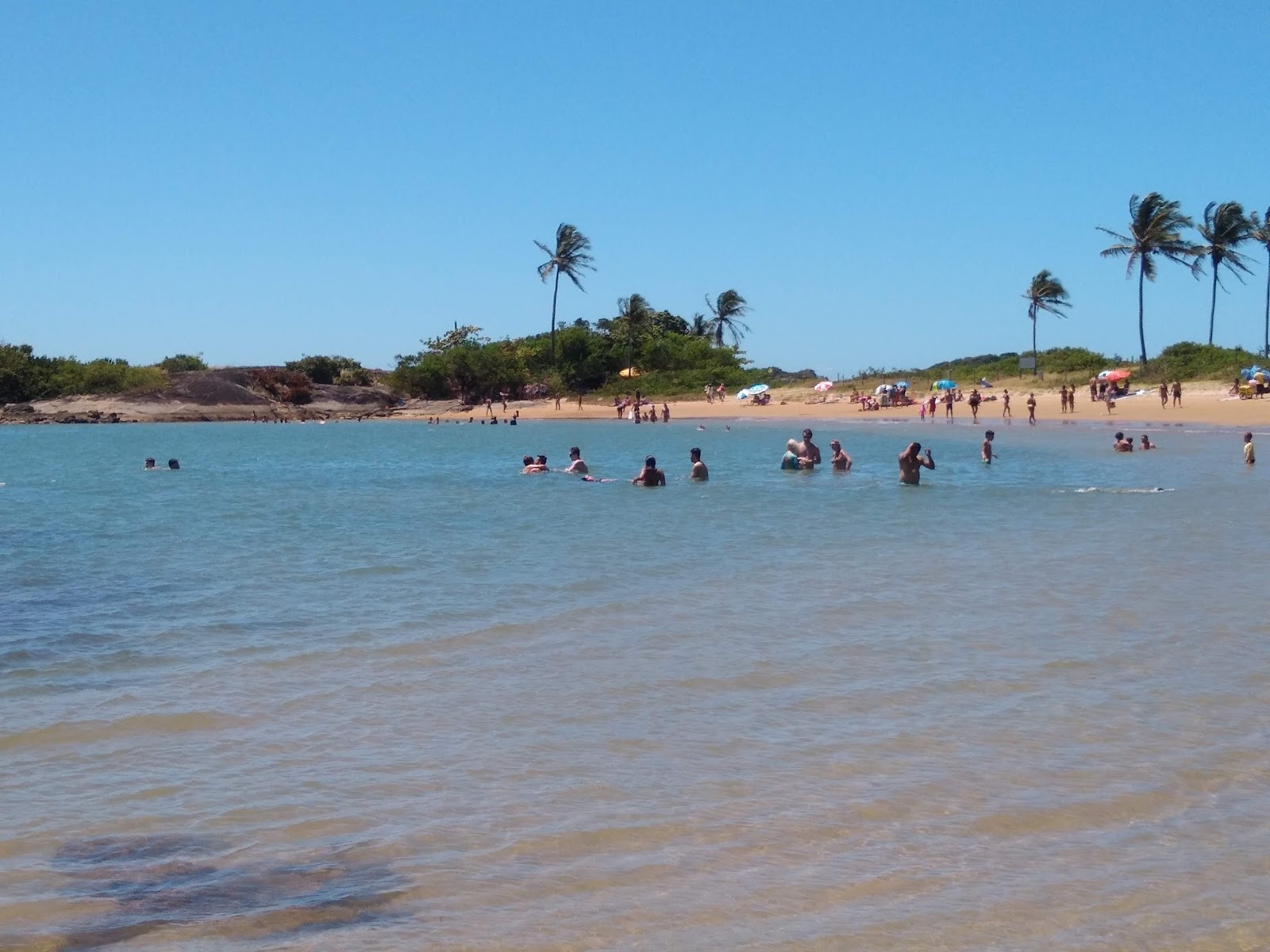 Foto von Drei Strände von Guarapari mit geräumige bucht