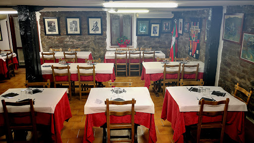 Restaurante Batzokia Jatetxea - Calle Damarri, 2 Mouriscot Etxea, 20280 Hondarribia, Gipuzkoa, España