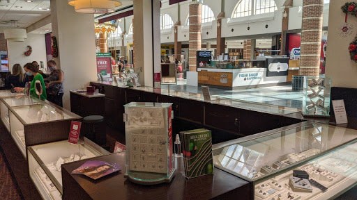 Jewelry Store «Helzberg Diamonds», reviews and photos, 448 Brandon Town Center Dr, Brandon, FL 33511, USA
