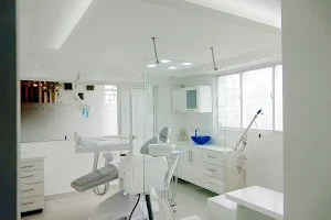 Dentística Odontología Especializada image