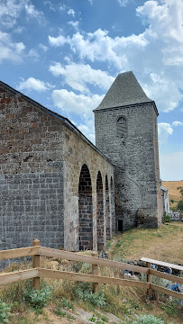 Eglise Notre Dame des Pauvres du Restaurant français Buron de l'Aubrac à Saint-Chély-d'Aubrac - n°5