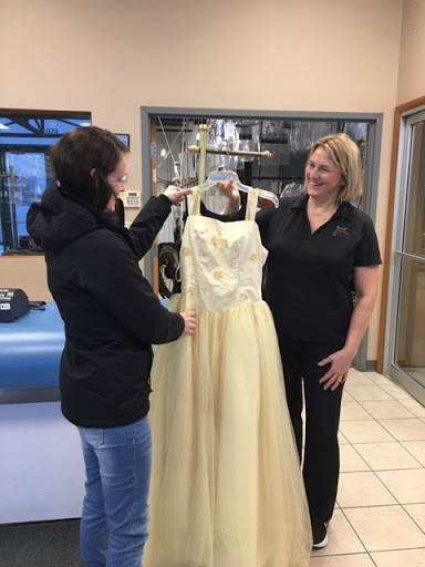 Dry Cleaner «Deluxe Dry Cleaners», reviews and photos, 4974 Union Center Pavillion Dr, West Chester Township, OH 45069, USA