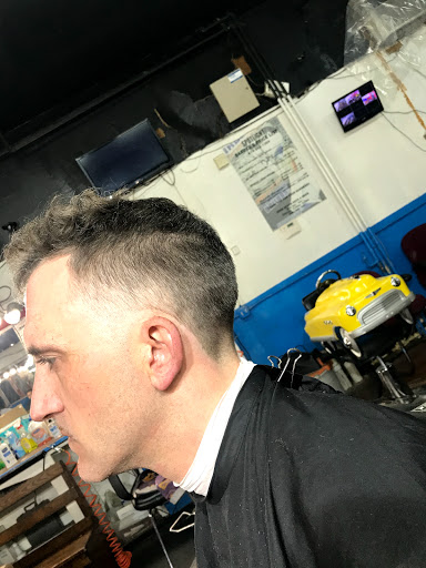 Barber Shop «SpotLight Barber Shop», reviews and photos, 2673 N Buffum St, Milwaukee, WI 53212, USA