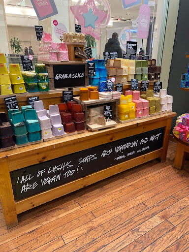 Cosmetics Store «Lush Cosmetics», reviews and photos, 7101 Democracy Blvd, Bethesda, MD 20817, USA