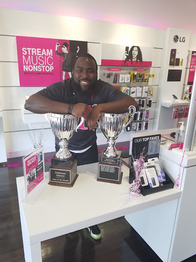 Cell Phone Store «T-Mobile», reviews and photos, 1884 S State Rd, Upper Darby, PA 19082, USA