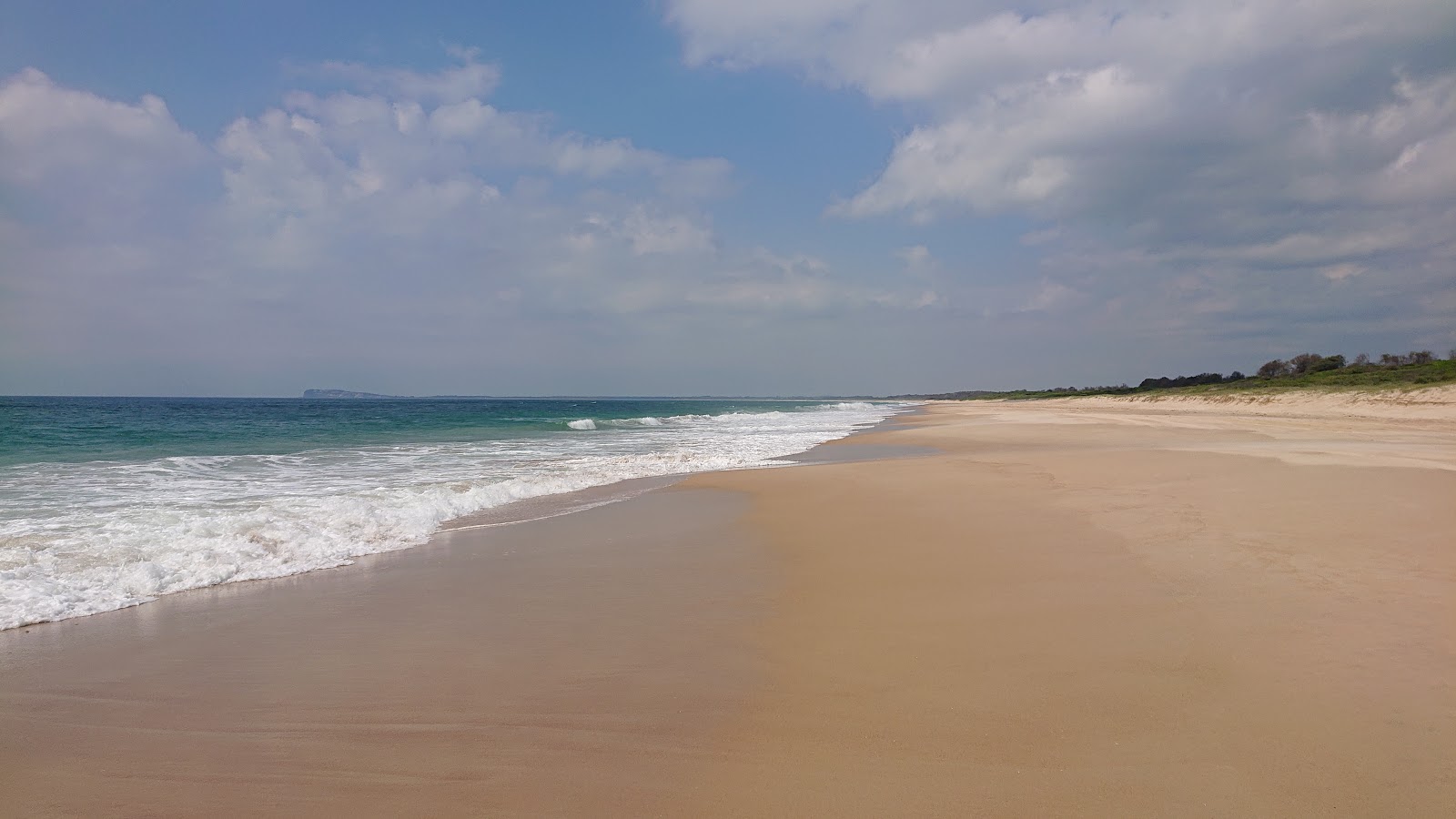 Kylies Beach的照片 带有明亮的细沙表面