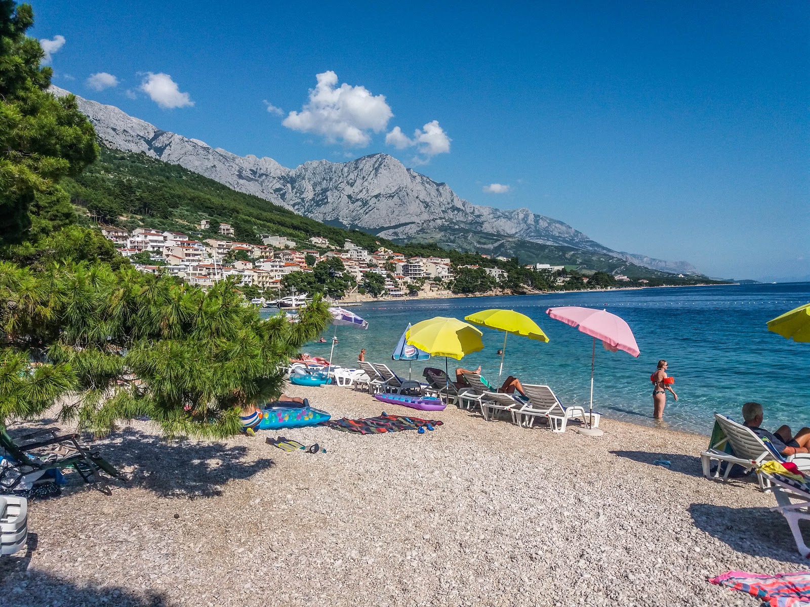 Foto di Spiaggia di Soline con una superficie del ciottolo fine bianco