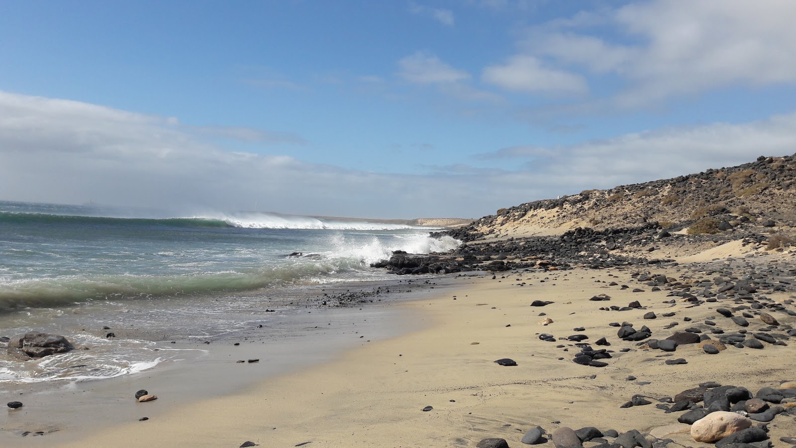 Zdjęcie Playa Punta Salinas z powierzchnią turkusowa czysta woda