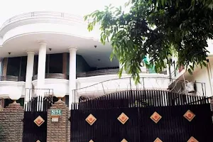 White Rose Guest House Karachi image