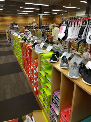 Shoe Store «DSW Designer Shoe Warehouse», reviews and photos, 151 N Cattlemen Rd, Sarasota, FL 34232, USA