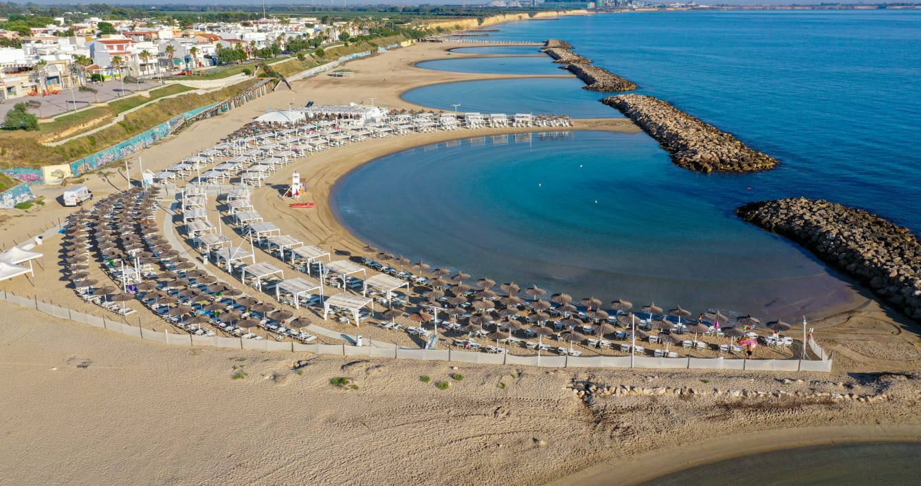Foto von Campo di Mare beach mit heller feiner sand Oberfläche