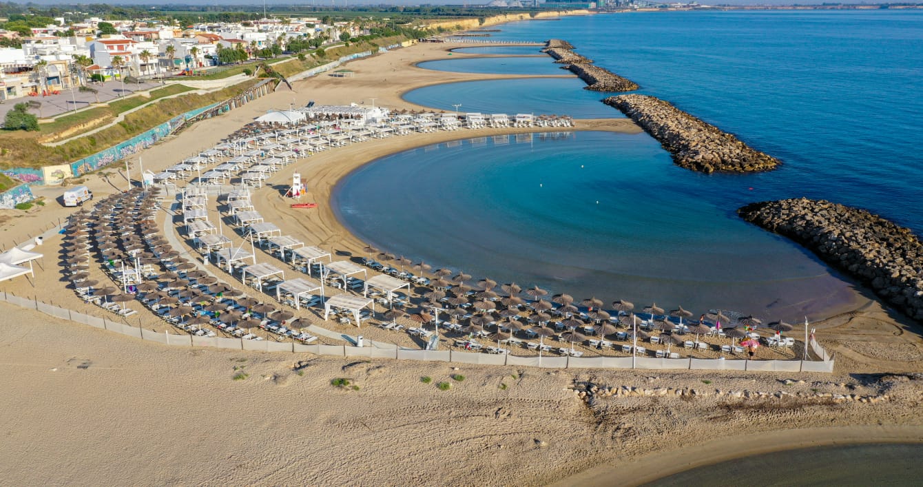 Foto von Spiaggia Campo di Mare mit feiner beiger sand Oberfläche