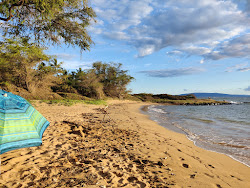 Lipoa Street Beach'in fotoğrafı uçurumlarla desteklenmiş