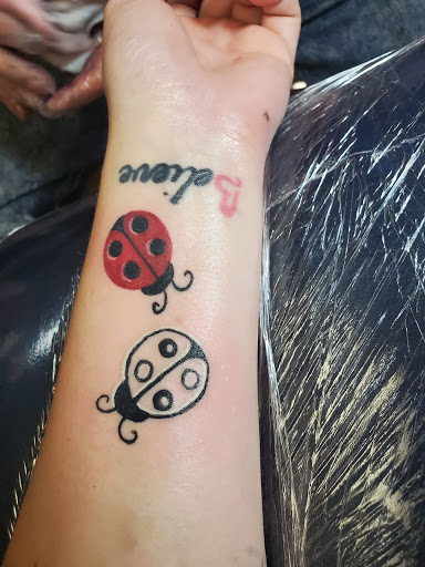 Tattoo Shop «Cross Roads Tattoo and Piercing», reviews and photos, 2070 Texas Ave, Bridge City, TX 77611, USA