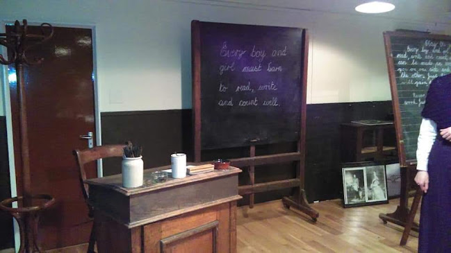 Comments and reviews of Victorian Schoolroom