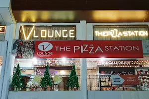 V lounge the pizza station image