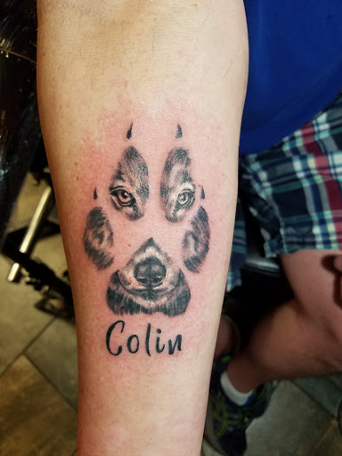 Tattoo Shop «Neon Dragon Tattoos», reviews and photos, 5350 Council St NE Ste E, Cedar Rapids, IA 52402, USA